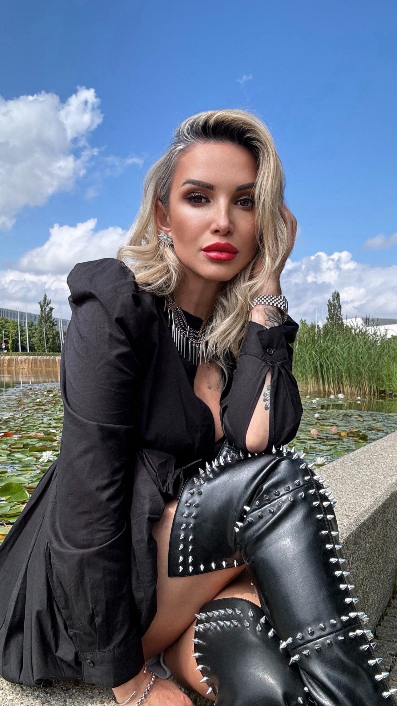 BELLA - BLACK LEATHER